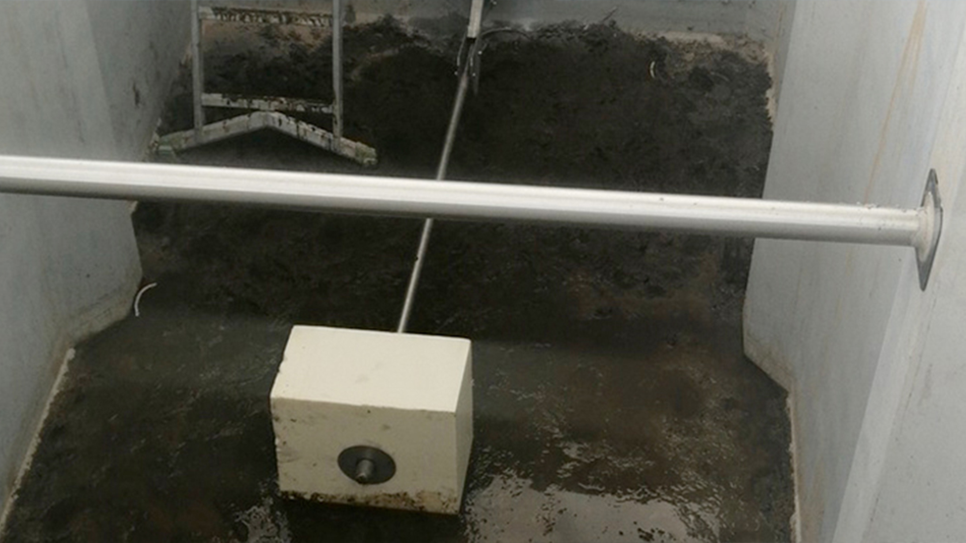 Valvola di scarico vasca di stoccaggio per punto prelievo botte